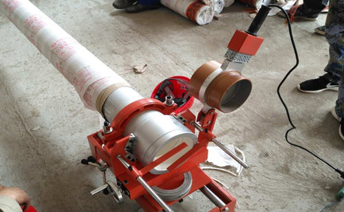 “興紀龍（lóng）“PE-RT承插熱熔施（shī）工現場