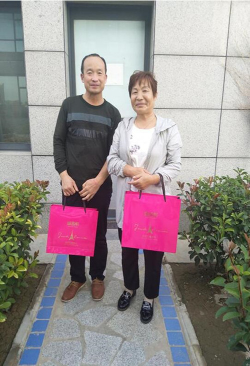 “興紀龍”發放中秋（qiū）節員工（gōng）福利