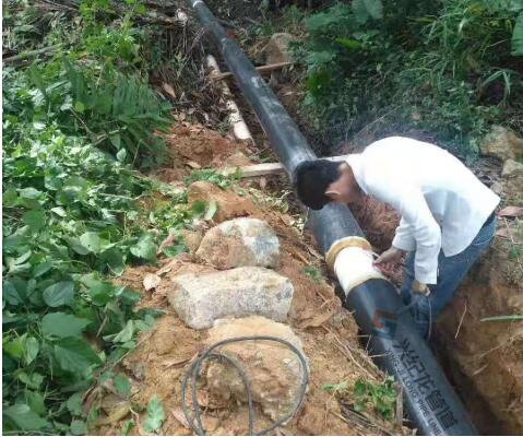 “興紀龍”pert II型供熱管道 dn315施工（gōng）現場